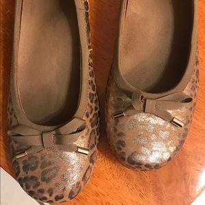 Vionic leopard print shoes